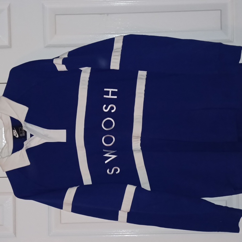 MENS Nike Swoosh Botton collar pull over.